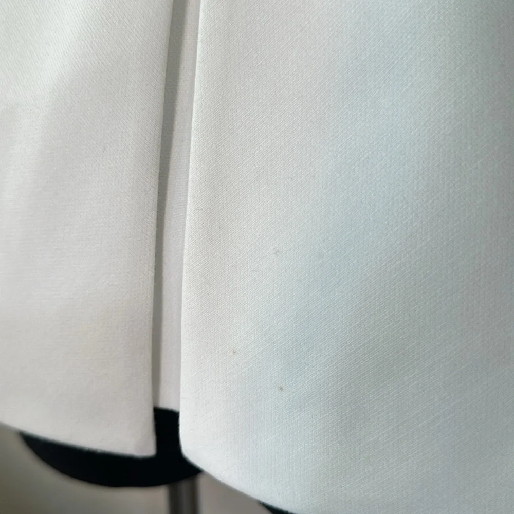 BCBGMAXAZRIA Womens Abrielle Sleeveless Peplum Top in White XS - Picture 8 of 13